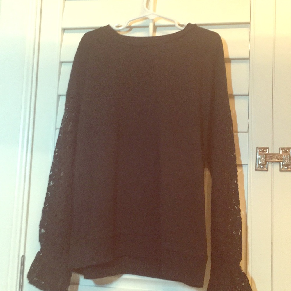 Black longsleeve laced arms